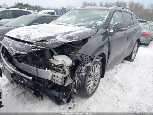 Toyota Highlander Hybrid Platinum 2025 5TDEBRCH7SS663734 Image 2