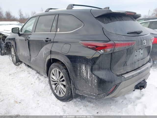 Toyota Highlander Hybrid Platinum 2025 5TDEBRCH7SS663734 Image 3