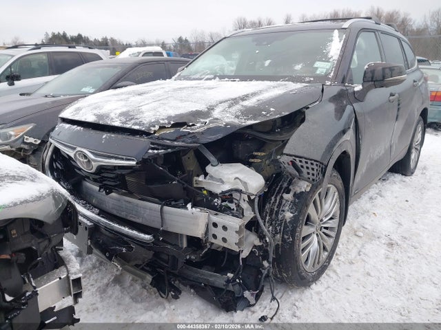 Toyota Highlander Hybrid Platinum 2025 5TDEBRCH7SS663734 Image 6