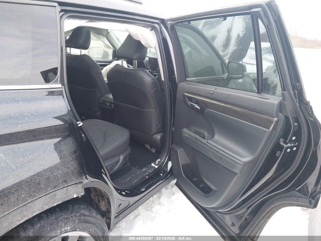 Toyota Highlander Hybrid Platinum 2025 5TDEBRCH7SS663734 Image 8
