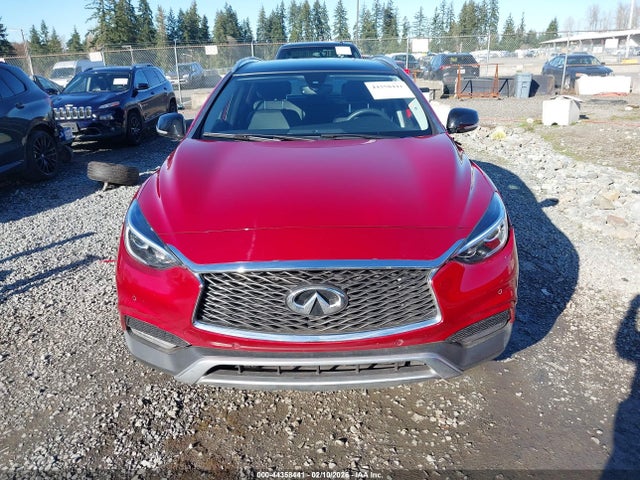 SJKCH5CR8HA026605 Infiniti Qx30 Premium