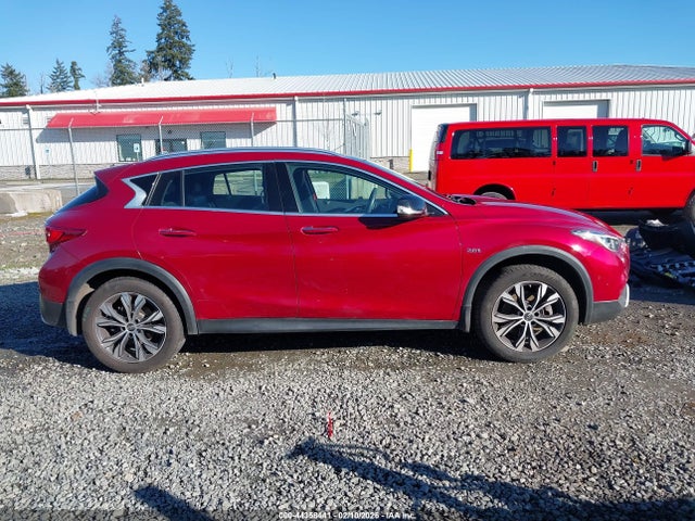SJKCH5CR8HA026605 Infiniti Qx30 Premium