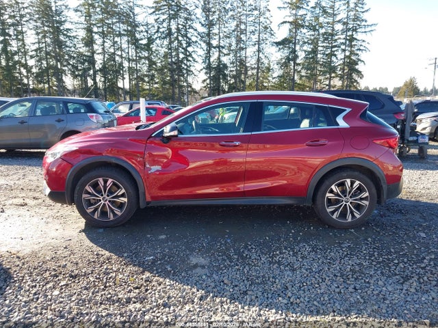 SJKCH5CR8HA026605 Infiniti Qx30 Premium
