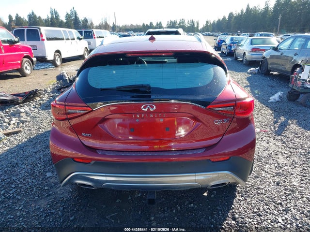 SJKCH5CR8HA026605 Infiniti Qx30 Premium