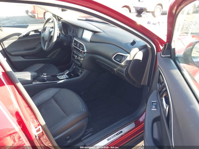 SJKCH5CR8HA026605 Infiniti Qx30 Premium