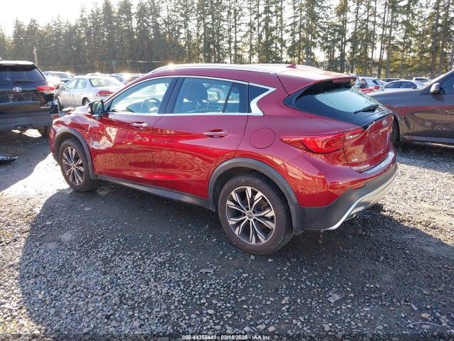 SJKCH5CR8HA026605 Infiniti Qx30 Premium