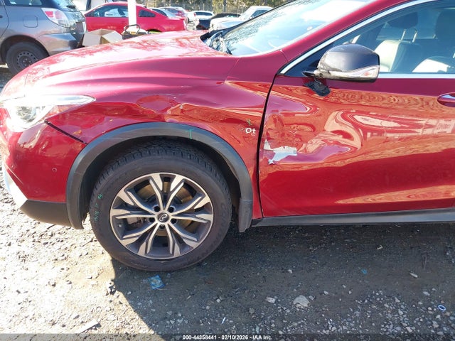 SJKCH5CR8HA026605 Infiniti Qx30 Premium
