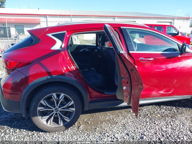 SJKCH5CR8HA026605 Infiniti Qx30 Premium