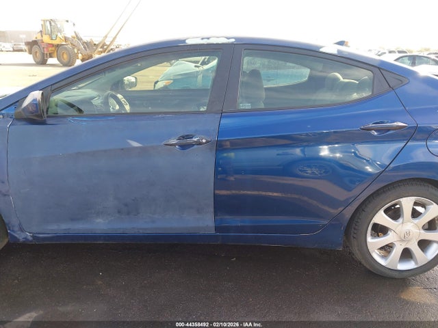 5NPDH4AE0FH586187 Hyundai ELANTRA SE