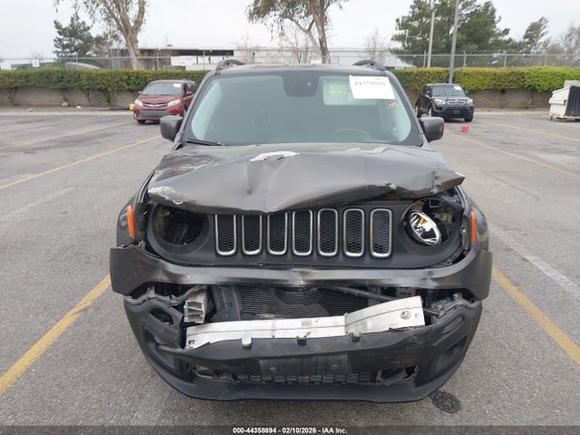 ZACCJABTXGPE17623 Jeep Renegade Latitude