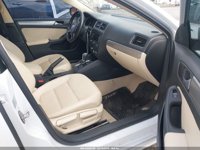 3VWD17AJ2FM216322 Volkswagen Jetta 1.8t Se