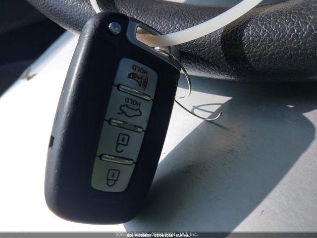 Hyundai SONATA HYBRID 2015 KMHEC4A42FA138594 Image 11