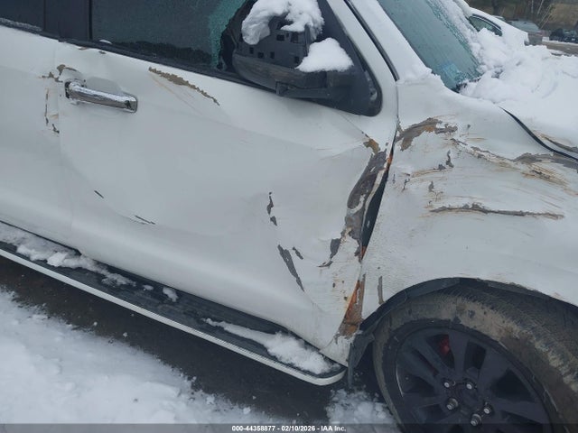 2011 TOYOTA SEQUOIA 5TDJY5G19BS051974 Photo 5