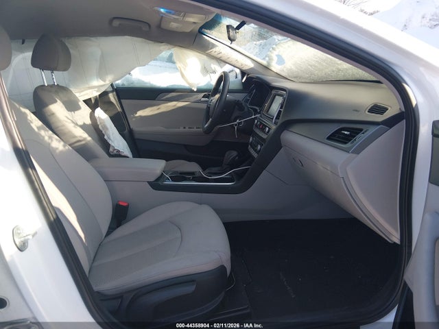 5NPE24AFXJH684389 Hyundai SONATA SE