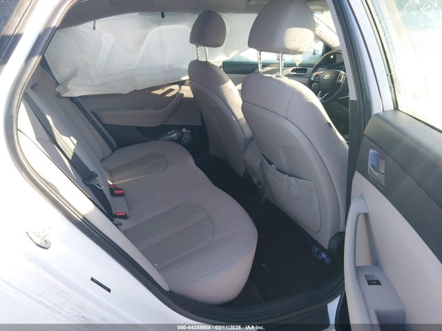 5NPE24AFXJH684389 Hyundai SONATA SE