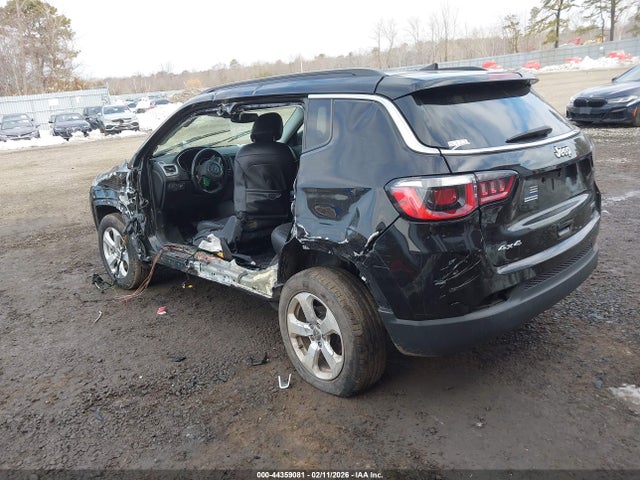 2019 JEEP COMPASS 3C4NJDBB3KT768103 Photo 2