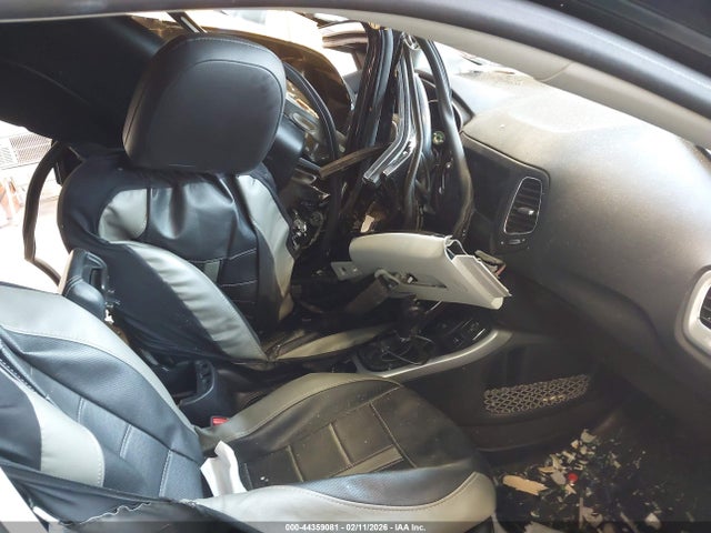 2019 JEEP COMPASS 3C4NJDBB3KT768103 Photo 4