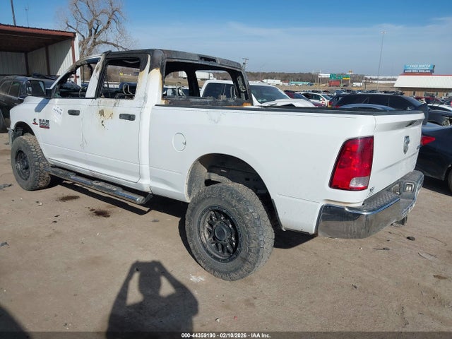 2015 RAM 2500 3C6UR5CL1FG682554 Photo 2