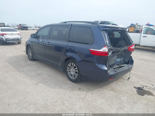 2018 TOYOTA SIENNA 5TDYZ3DC6JS963188 Photo 2