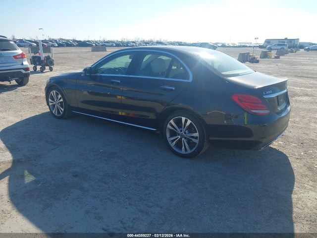 44359227 :رقم المزاد ، 55SWF4JB7HU219632 vin ، 2017 Mercedes-benz C 300 مزاد بيع