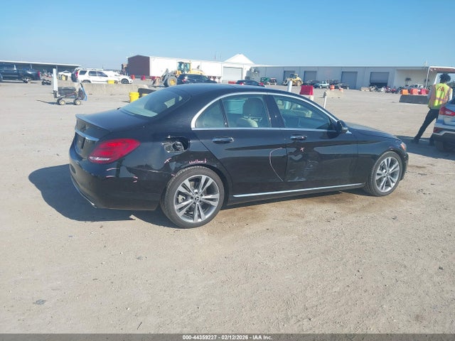 44359227 :رقم المزاد ، 55SWF4JB7HU219632 vin ، 2017 Mercedes-benz C 300 مزاد بيع