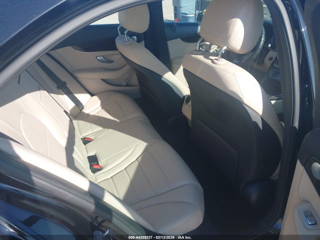 44359227 :رقم المزاد ، 55SWF4JB7HU219632 vin ، 2017 Mercedes-benz C 300 مزاد بيع