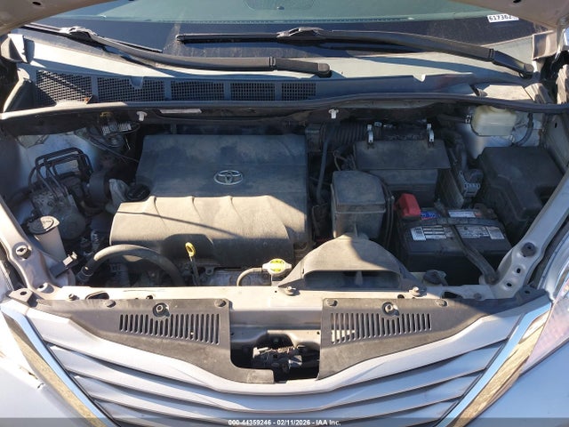 5TDKK3DC9FS608517 Toyota Sienna Le 8 Passenger