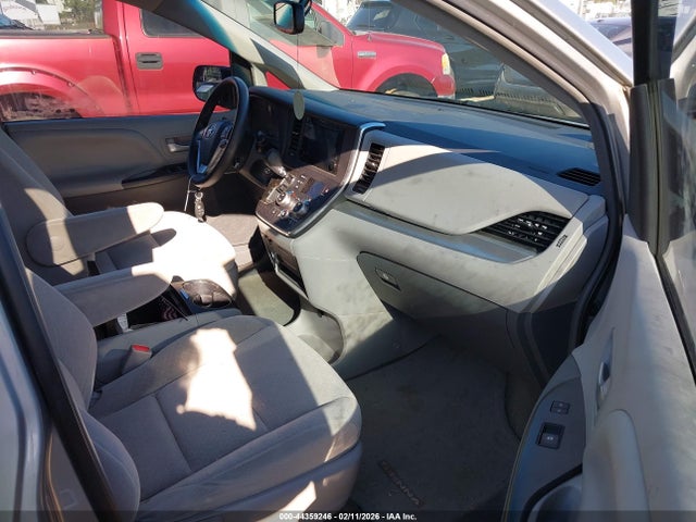 5TDKK3DC9FS608517 Toyota Sienna Le 8 Passenger