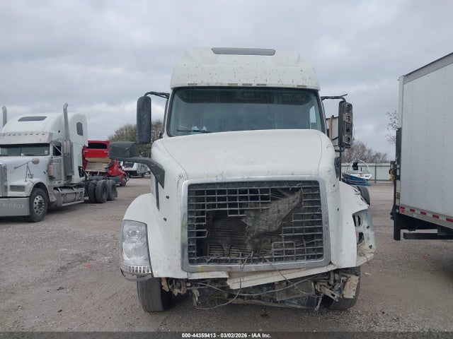 44359413 :رقم المزاد ، 4V4N99EH8GN925934 vin ، 2016 Volvo Vn Vnl مزاد بيع