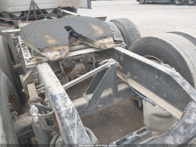 44359413 :رقم المزاد ، 4V4N99EH8GN925934 vin ، 2016 Volvo Vn Vnl مزاد بيع