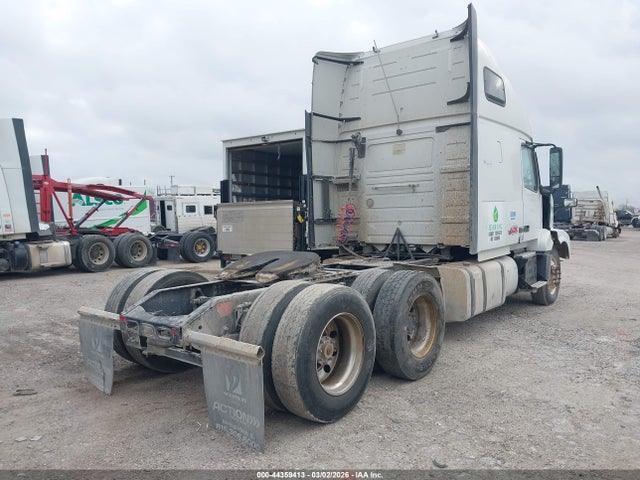 44359413 :رقم المزاد ، 4V4N99EH8GN925934 vin ، 2016 Volvo Vn Vnl مزاد بيع
