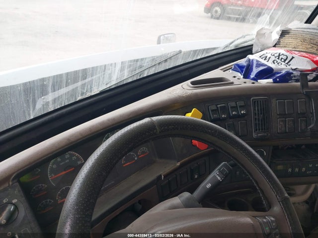 44359413 :رقم المزاد ، 4V4N99EH8GN925934 vin ، 2016 Volvo Vn Vnl مزاد بيع