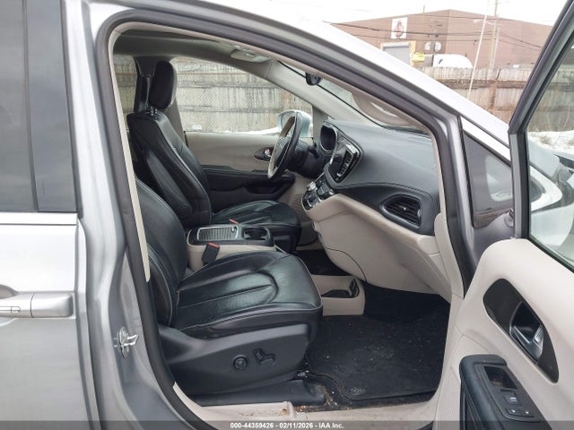 2019 CHRYSLER PACIFICA 2C4RC1GG4KR657710 Photo 4