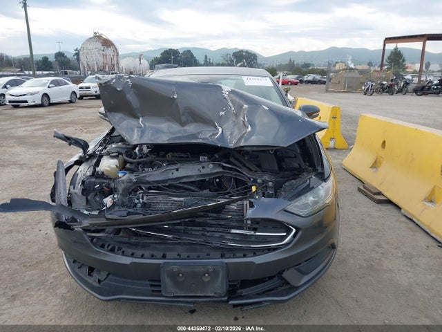 3FA6P0H70JR117527 Ford FUSION SE