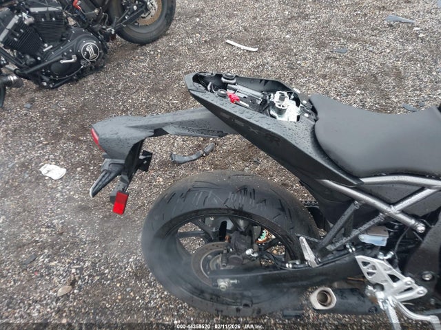 Suzuki Gsx800 F 2025 JS1EM13B6S7101027 Image 14