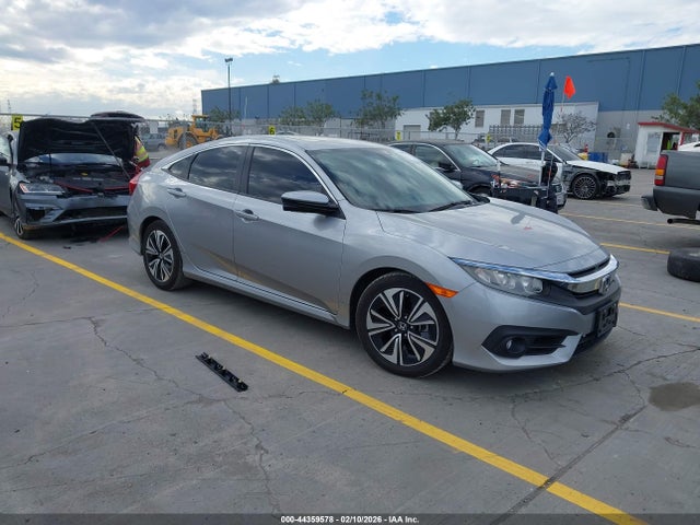 2017 19XFC1F33HE212502 main image