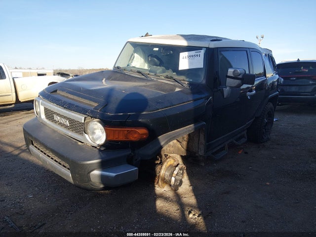 2014 TOYOTA FJ CRUISER JTEBU4BF5EK199690 Photo 1
