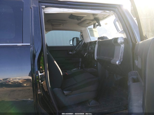 2014 TOYOTA FJ CRUISER JTEBU4BF5EK199690 Photo 4