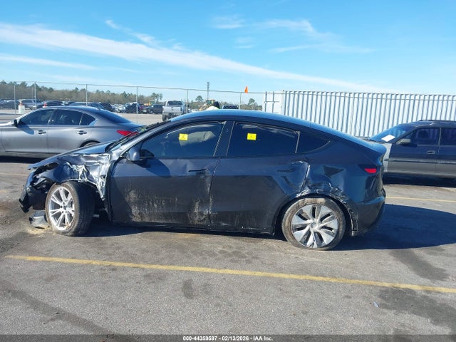 Продаж на аукціоні авто 2024 Tesla Model Y Long Range Dual Motor All-wheel Drive, vin: 7SAYGAEE4RF029320, номер лоту: 44359597