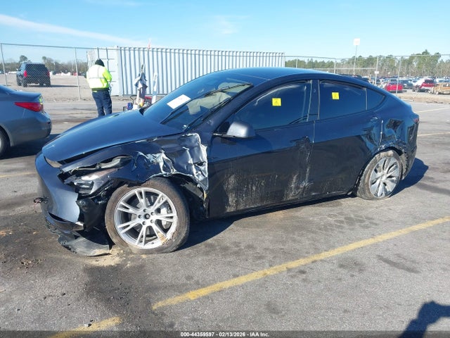 Продаж на аукціоні авто 2024 Tesla Model Y Long Range Dual Motor All-wheel Drive, vin: 7SAYGAEE4RF029320, номер лоту: 44359597