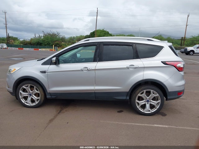 1FMCU0J96HUF02705 Ford Escape Titanium