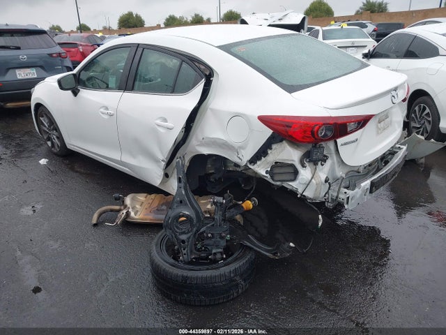 3MZBN1V36JM262992 Mazda Mazda3 Touring