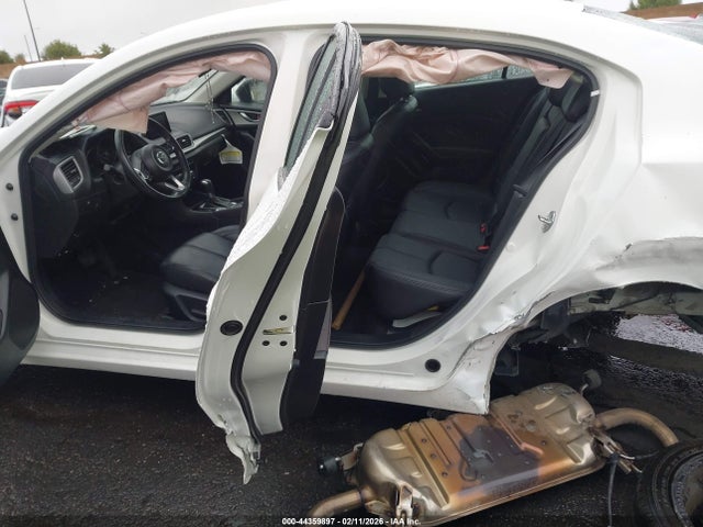 3MZBN1V36JM262992 Mazda Mazda3 Touring