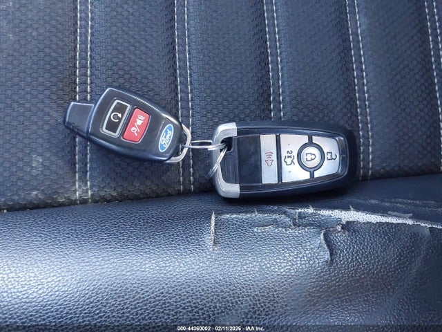 Продажа на аукционе авто 2017 Ford Fusion Se, vin: 3FA6P0HD0HR305738, номер лота: 44360002