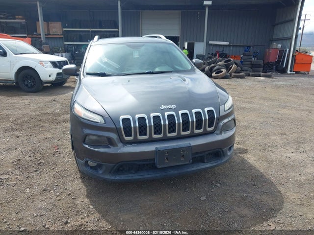 1C4PJLCB1GW211855 Jeep Cherokee Latitude
