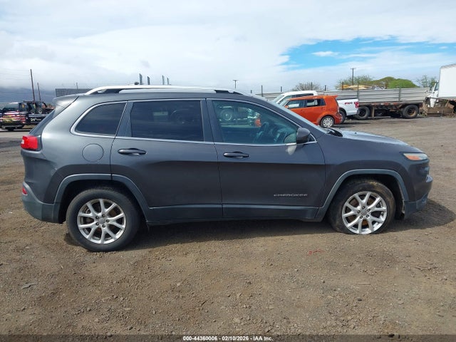 1C4PJLCB1GW211855 Jeep Cherokee Latitude