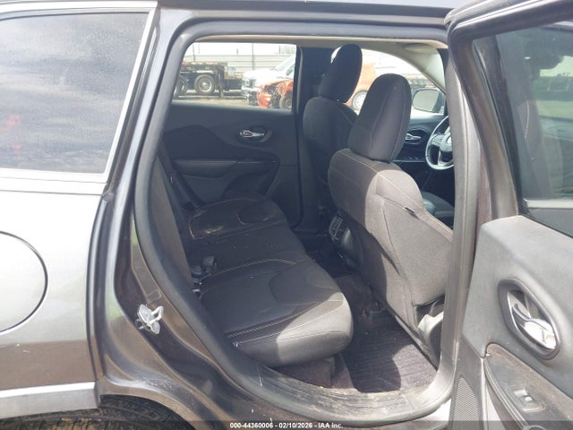 1C4PJLCB1GW211855 Jeep Cherokee Latitude