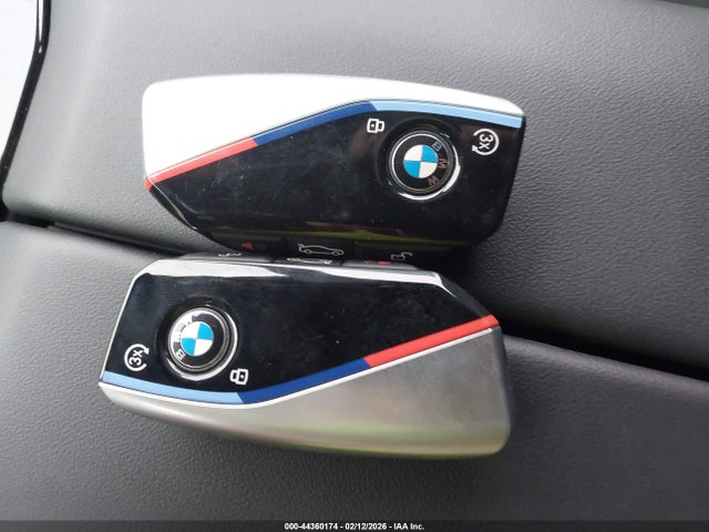 WBY33FK08RCT10914 BMW I5 Edrive40