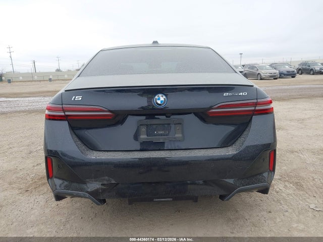 WBY33FK08RCT10914 BMW I5 Edrive40