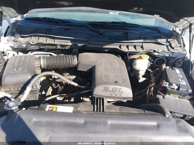 44360312 :رقم المزاد ، 1C6RR7KG9HS734692 vin ، 2017 Ram 1500 Tradesman  4x4 5'7 Box مزاد بيع